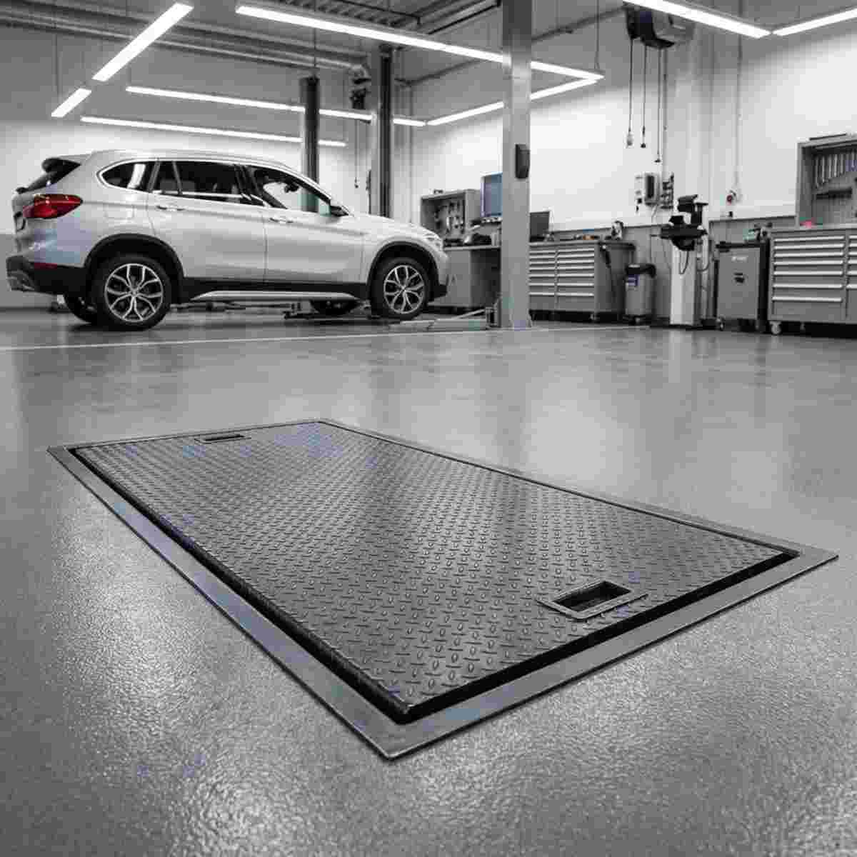 Moderne Autowerkstatt mit ebener Inspektionsgrube und glatter Abdeckung